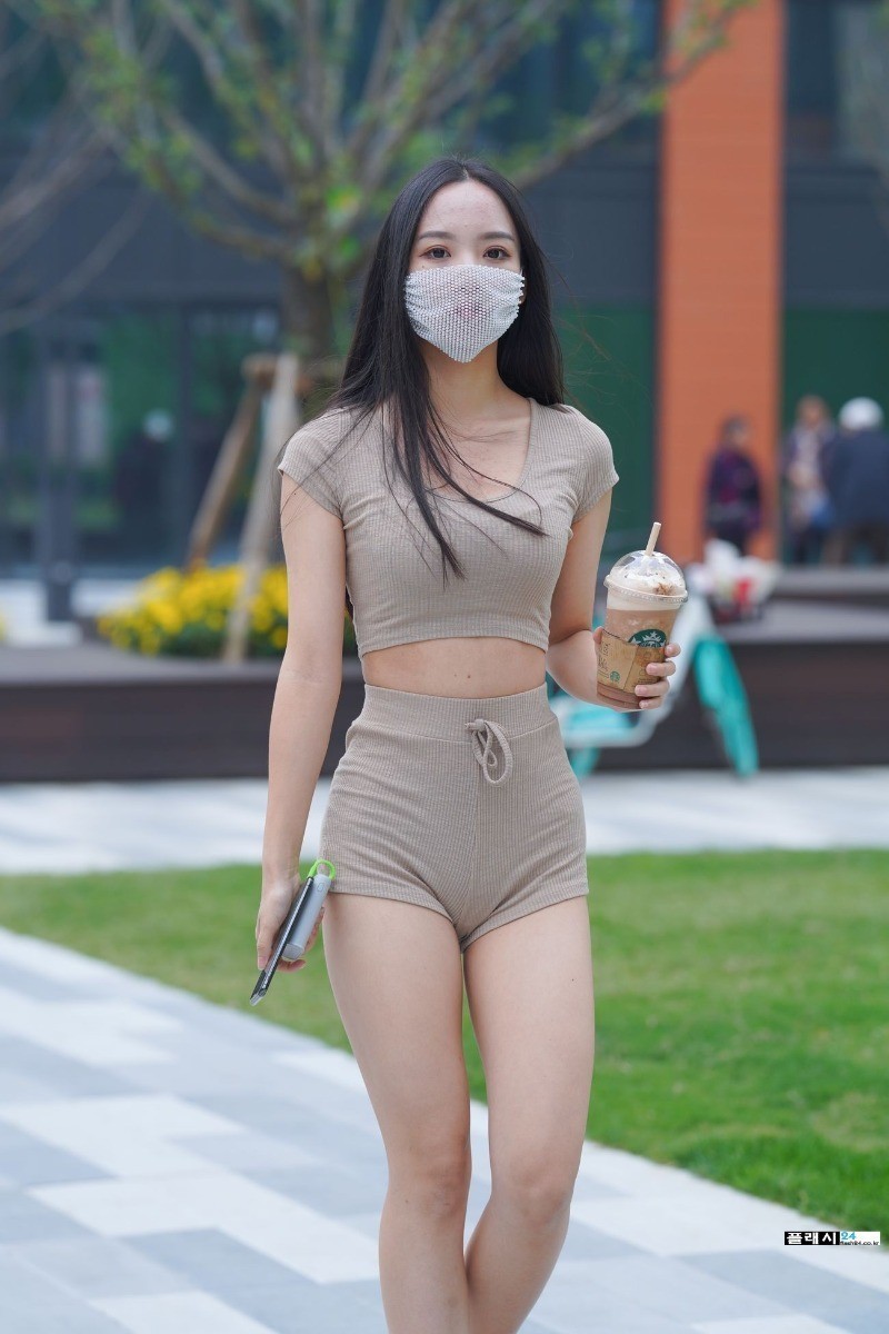 오늘의 스타벅스 출근녀-14