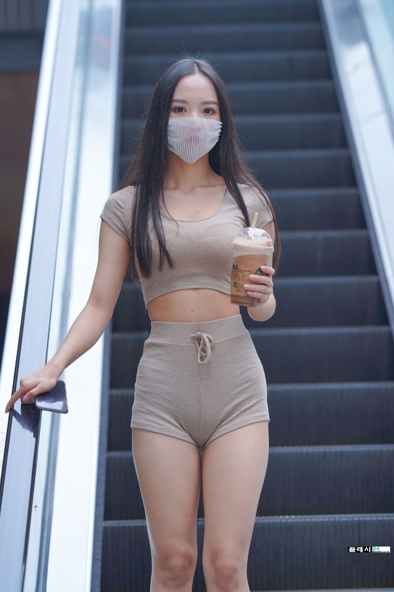 오늘의 스타벅스 출근녀-16