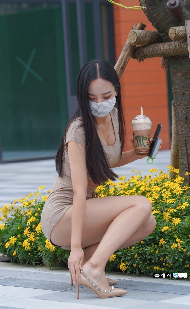 오늘의 스타벅스 출근녀-18