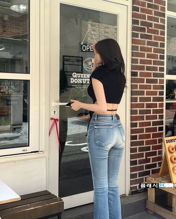 눈을 즐겁게 만드는 슬랜더 청바지 누나들-4