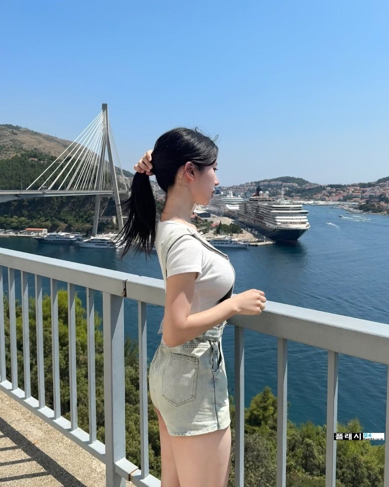 좋은 의상으로 워터밤에 놀러간 인플루언서