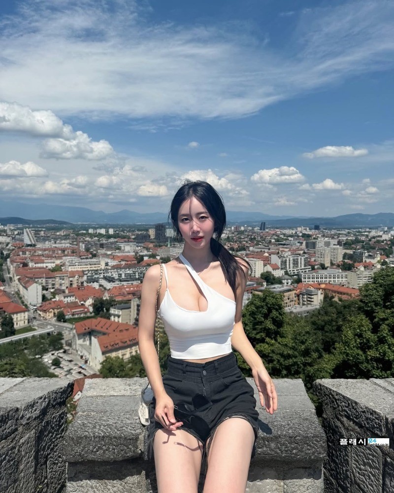 좋은 의상으로 워터밤에 놀러간 인플루언서-3