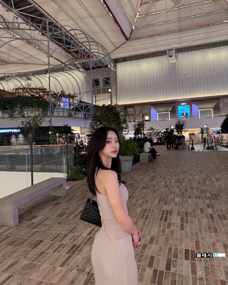 좋은 의상으로 워터밤에 놀러간 인플루언서-7