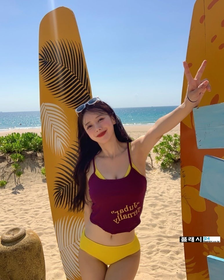 이아영 치어리더 흠잡을 곳 없는 수영복-2