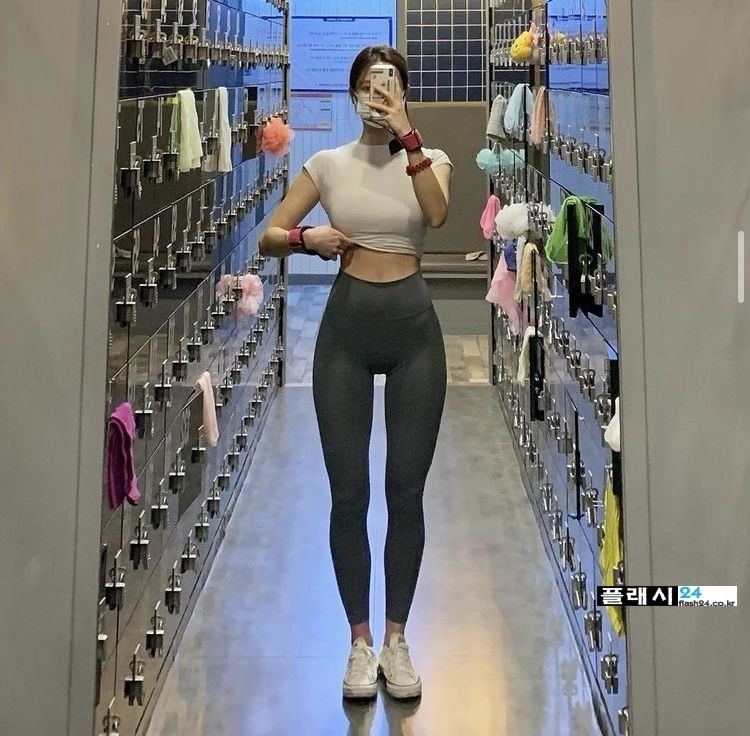 락커룸 누나의 레깅스 골반 수준