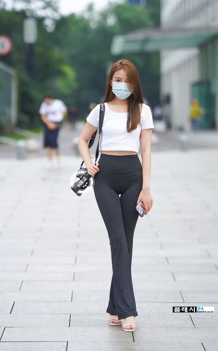 요즘 눈에 자주 보이는 처자들 패션-4
