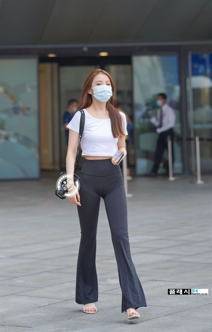 요즘 눈에 자주 보이는 처자들 패션-5