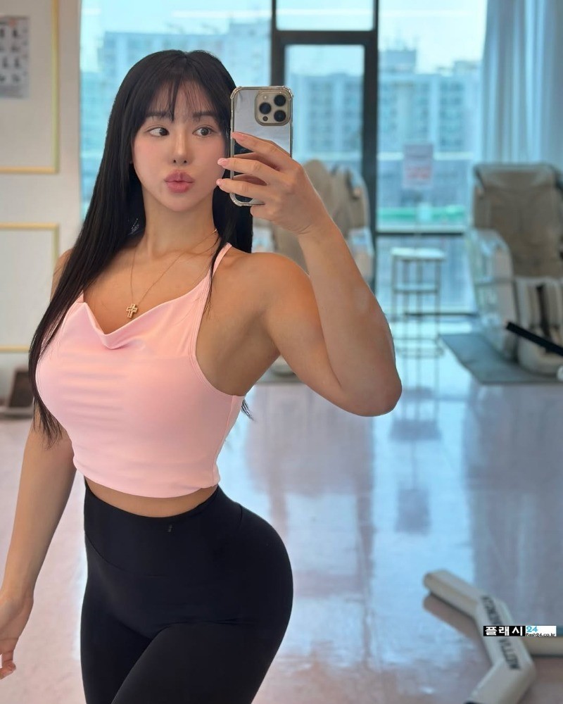 헬스장에는 이런 누나가 꼭 필요하죠-11
