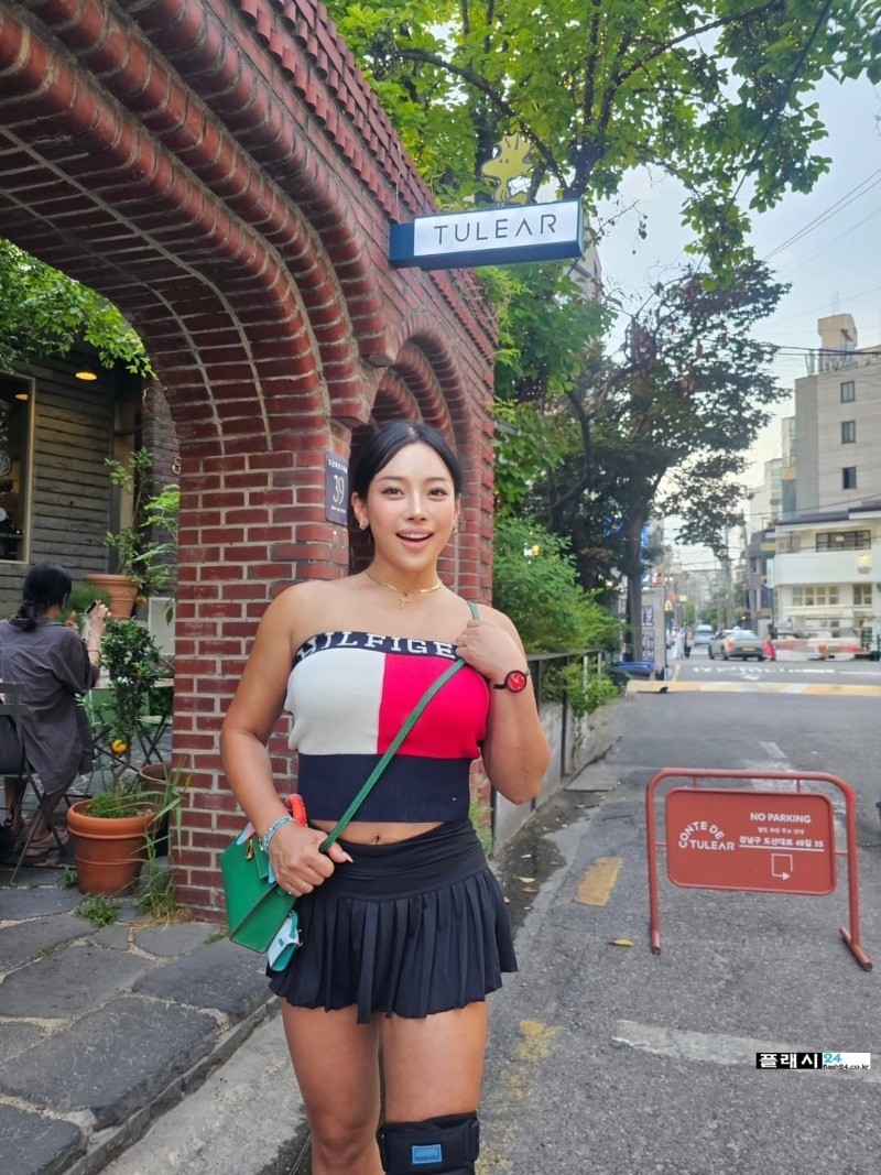 20대들한테 대시 받는다는 55세 머슬퀸-6