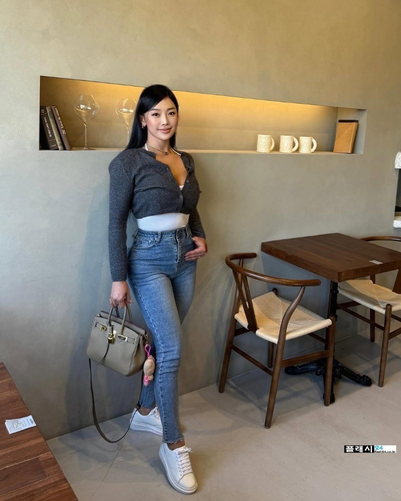 20대들한테 대시 받는다는 55세 머슬퀸-14