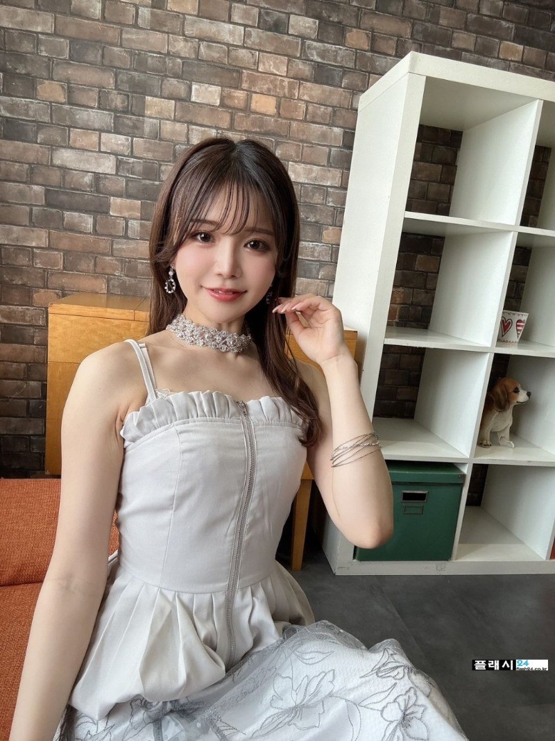 미모가 출중한 아나운서 출신 배우 와카 나츠키-3