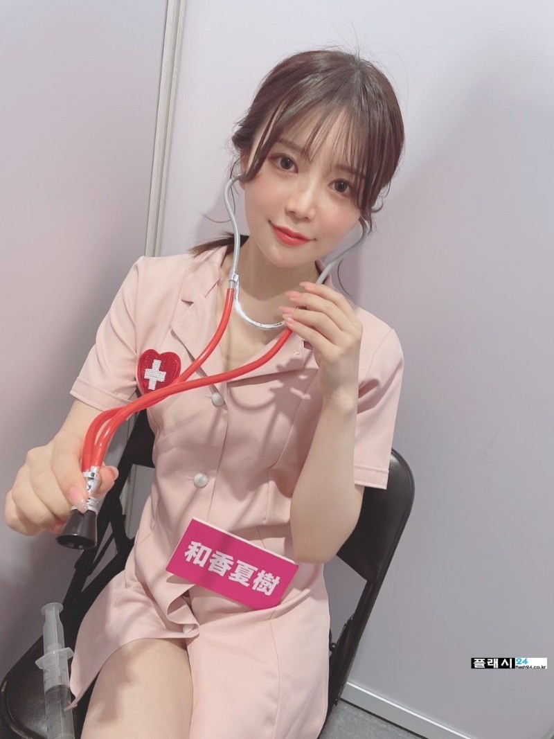 미모가 출중한 아나운서 출신 배우 와카 나츠키-7