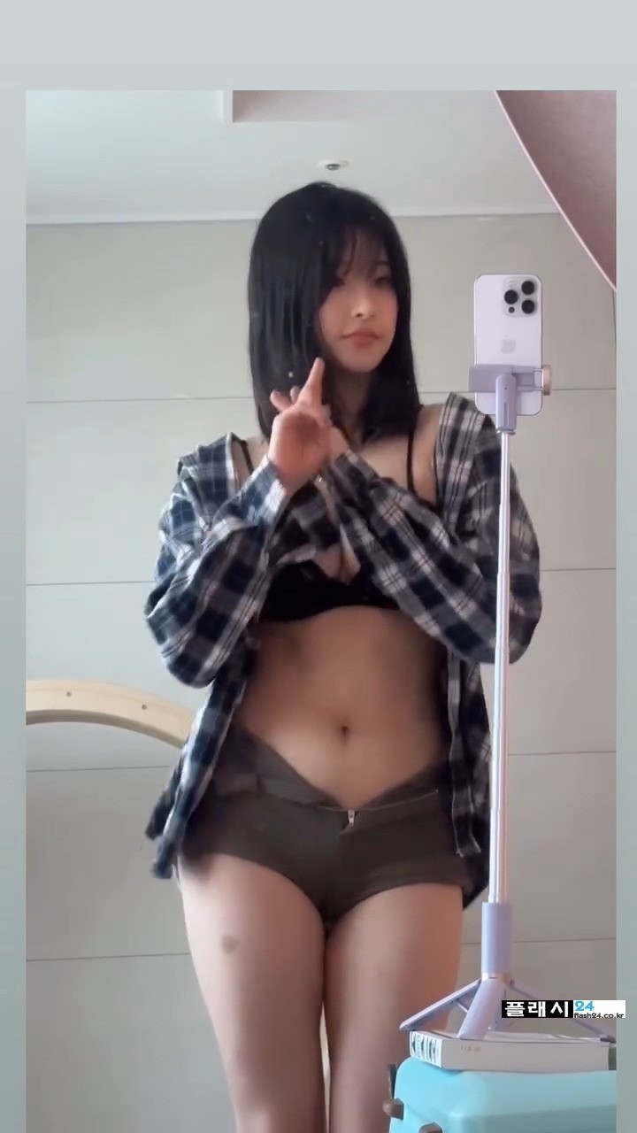 검정브라 입고 춤추는 명아츄-3