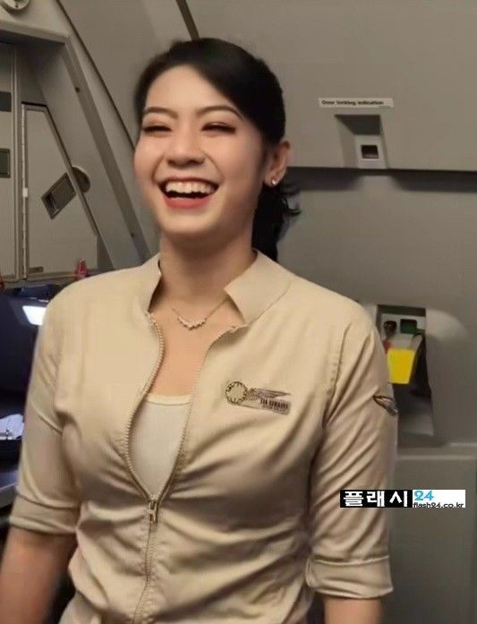 여기는 어느 항공사 스튜어디스죠-13