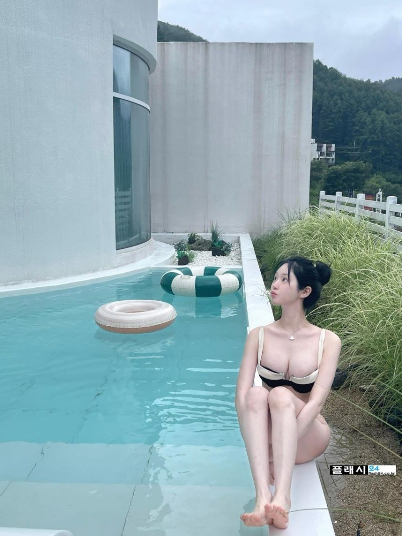 한갱 풀빌라 수영복 수준-5