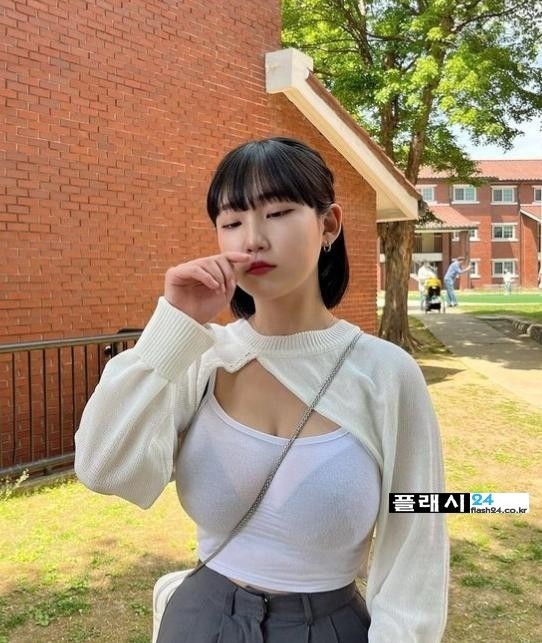 안아랑 부담스러운 옷차림-6