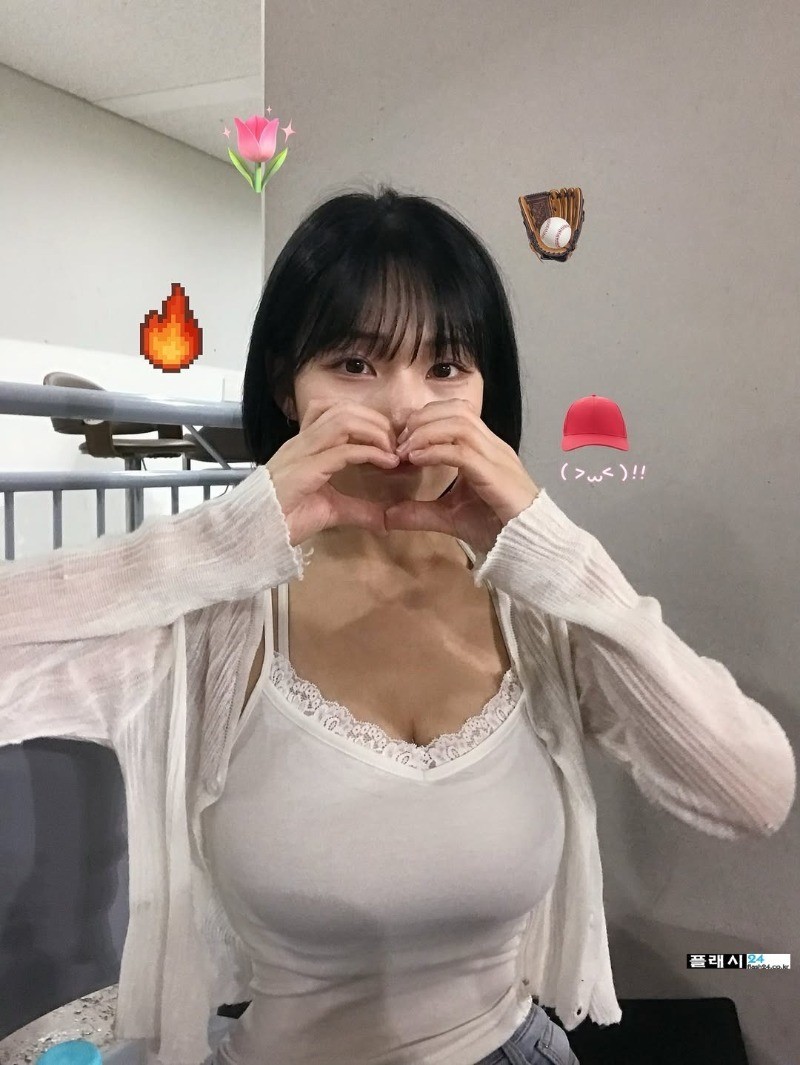 안아랑 부담스러운 옷차림-8