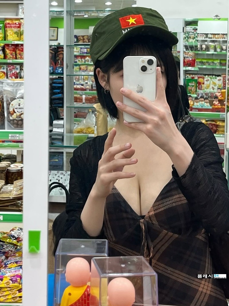 안아랑 부담스러운 옷차림-9