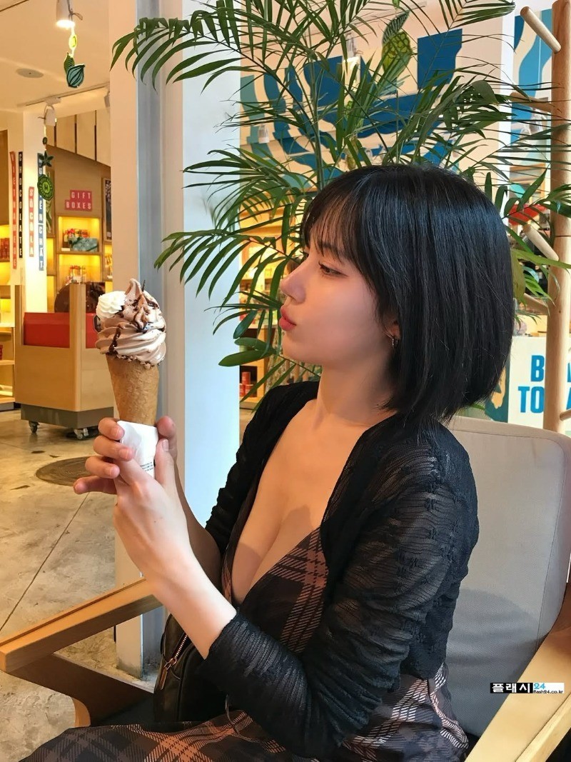 안아랑 부담스러운 옷차림-10