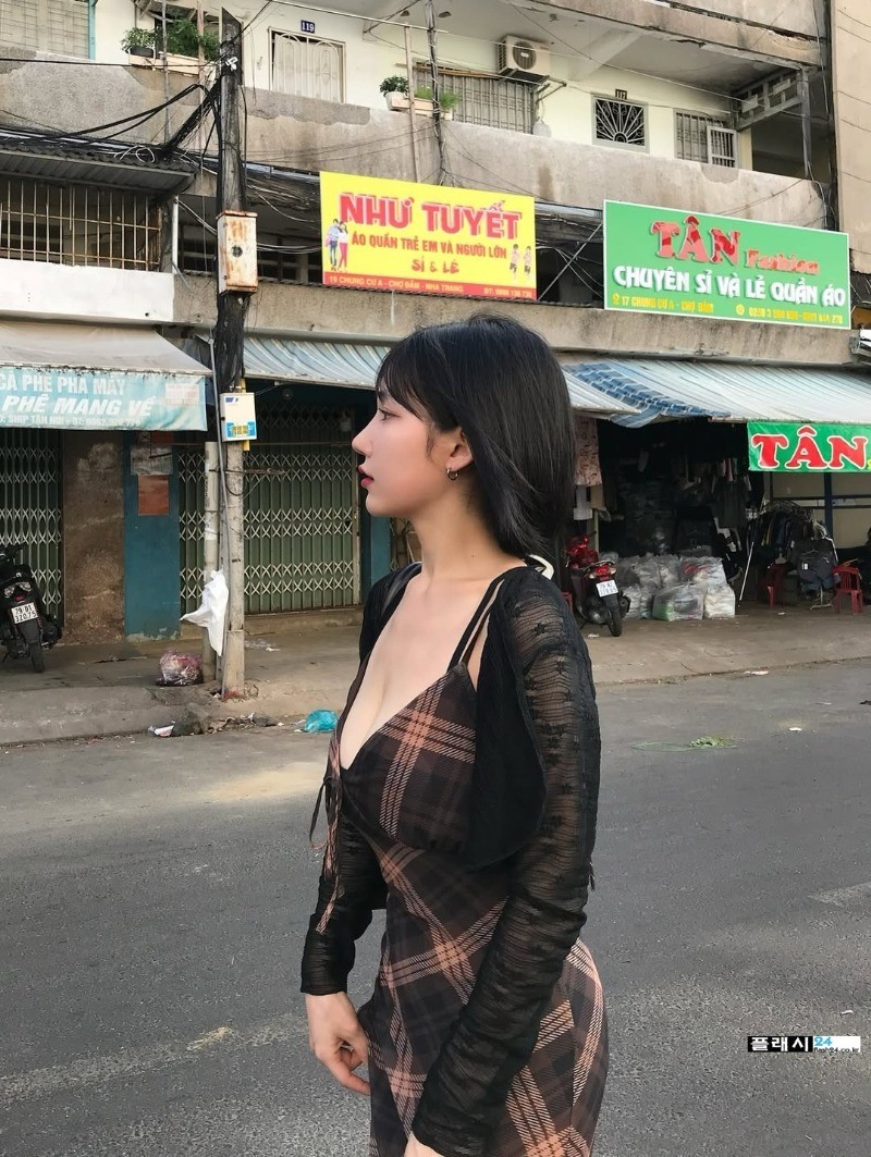 안아랑 부담스러운 옷차림-11