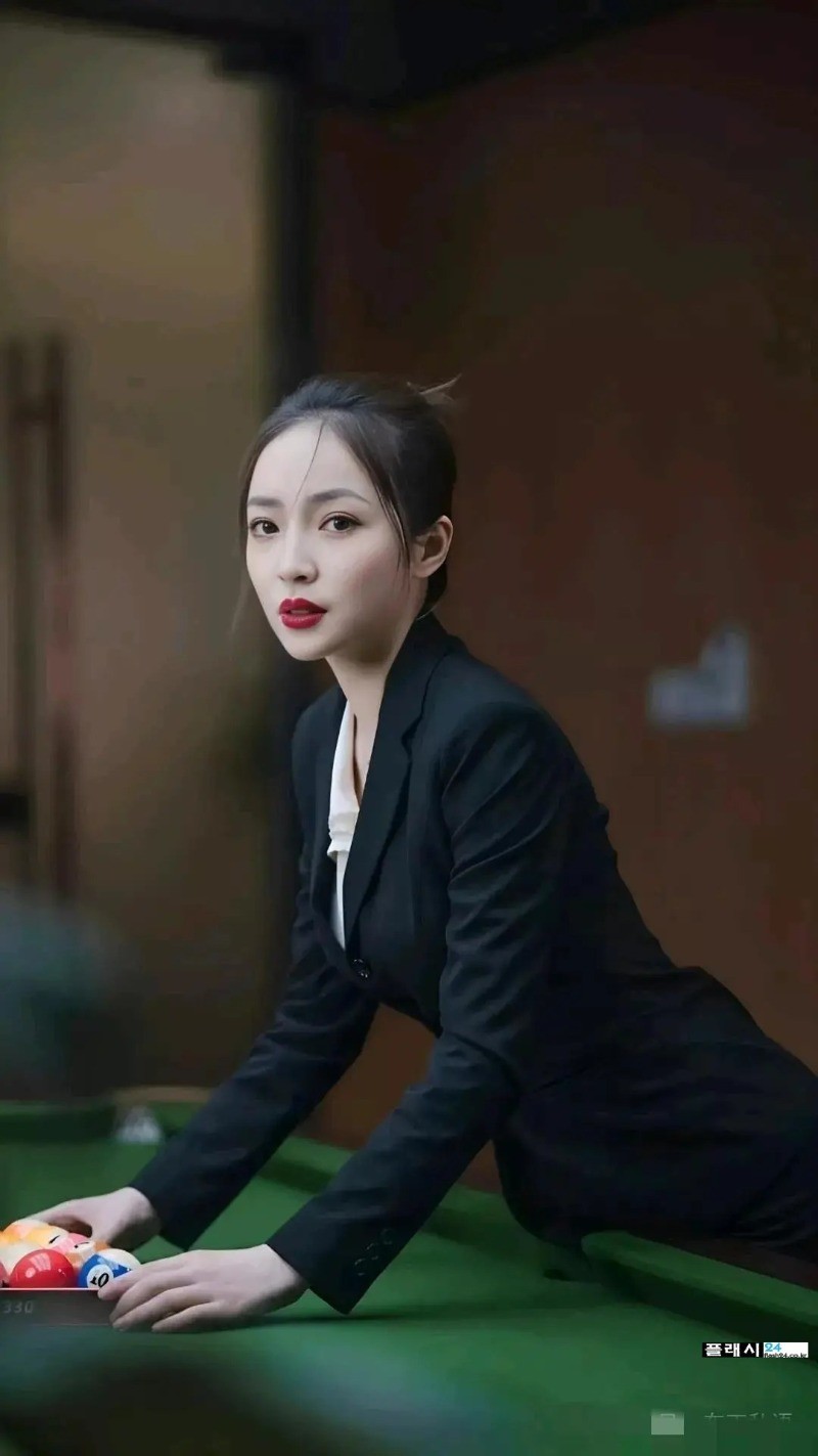 그렇게 인기많다는 골프 심판 누나-3
