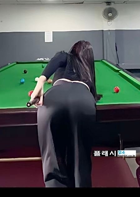 그렇게 인기많다는 골프 심판 누나-4