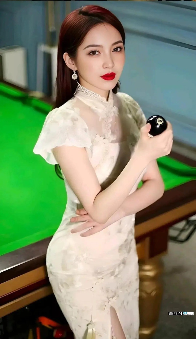 그렇게 인기많다는 골프 심판 누나-9