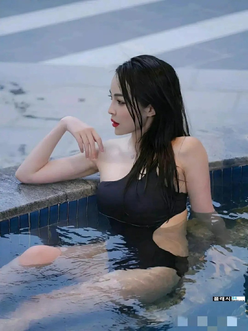 그렇게 인기많다는 골프 심판 누나-11