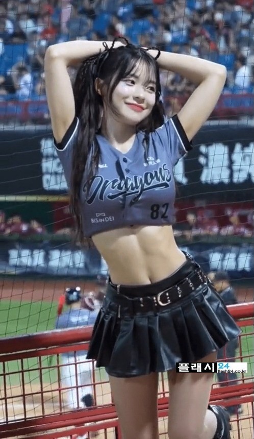 복근 자랑하는 이다혜 치어리더-3