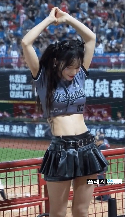 복근 자랑하는 이다혜 치어리더-5