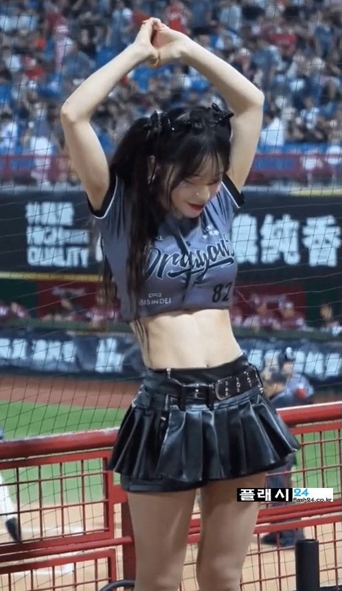 복근 자랑하는 이다혜 치어리더-7