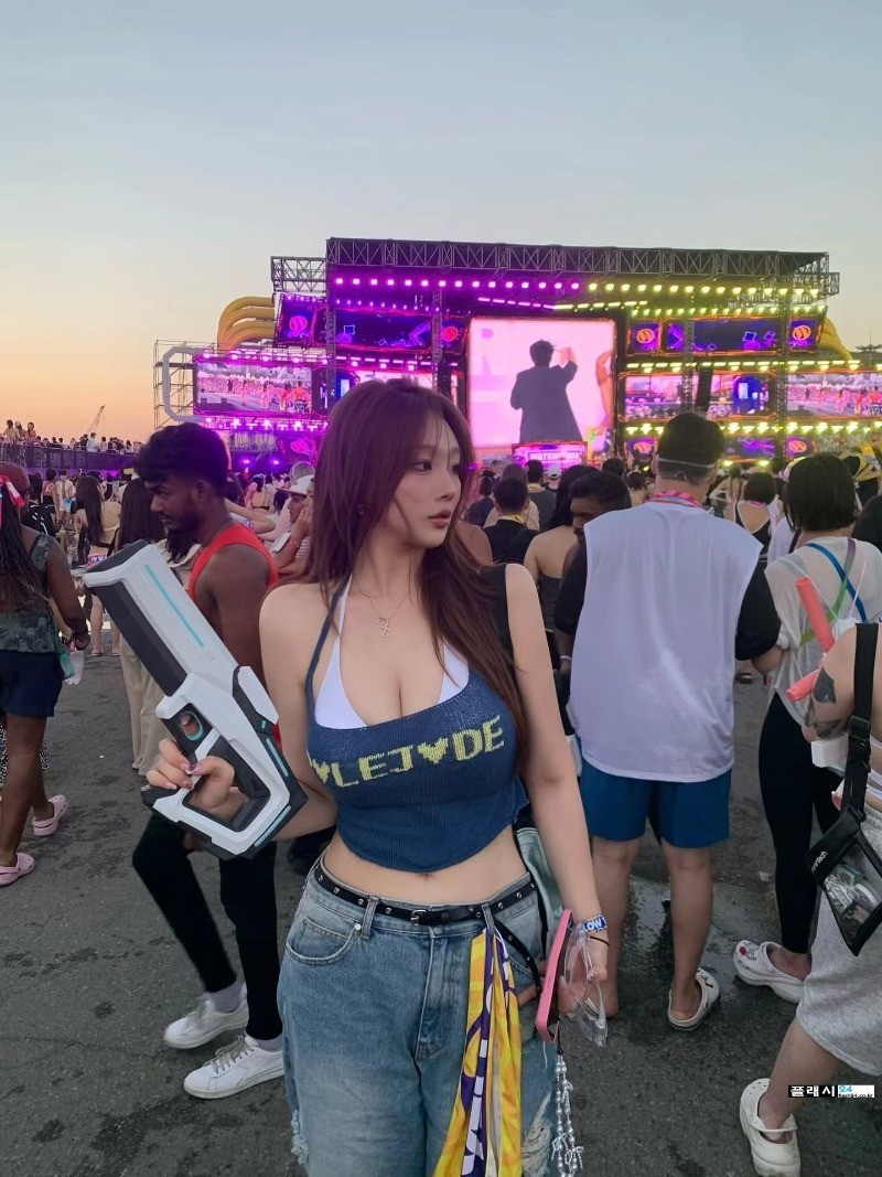 나를 기다리는 워터밤 처자-9