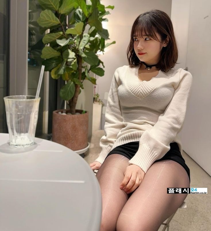 당연히 손이가는 허벅지-9