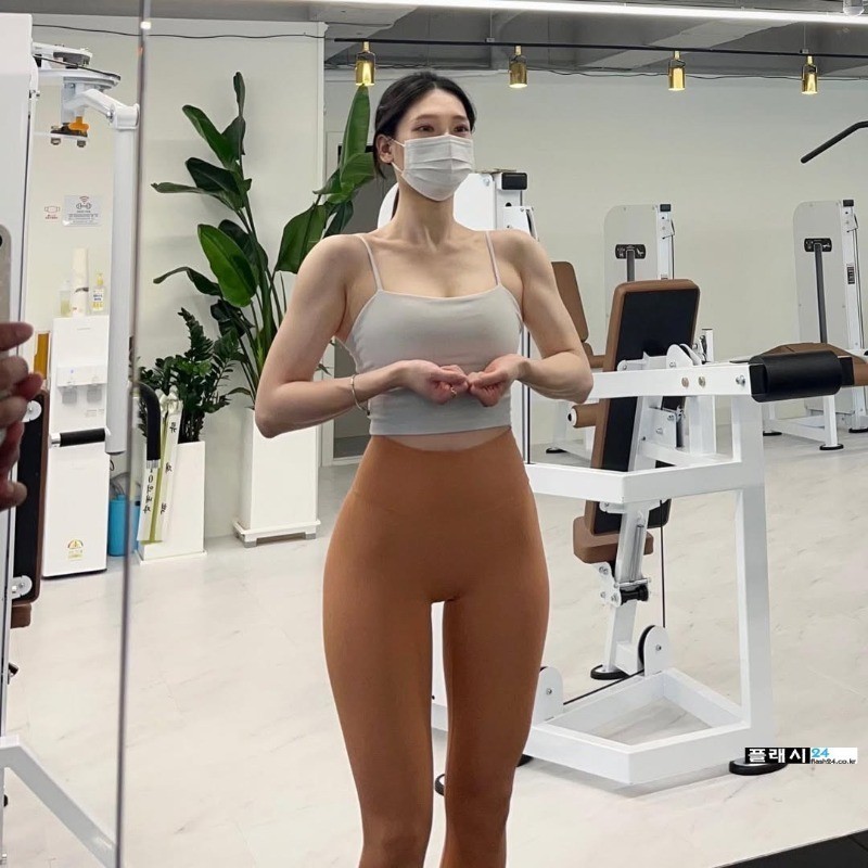 쫀쫀한 헬스장 인증녀-2