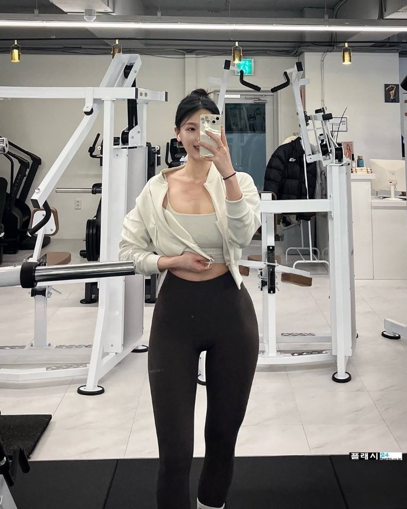 쫀쫀한 헬스장 인증녀-3