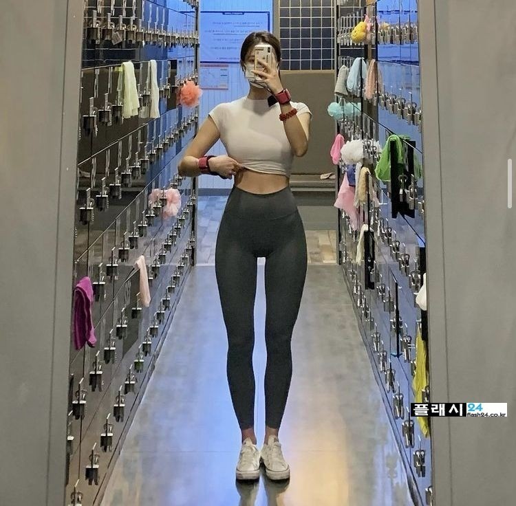 쫀쫀한 헬스장 인증녀-5
