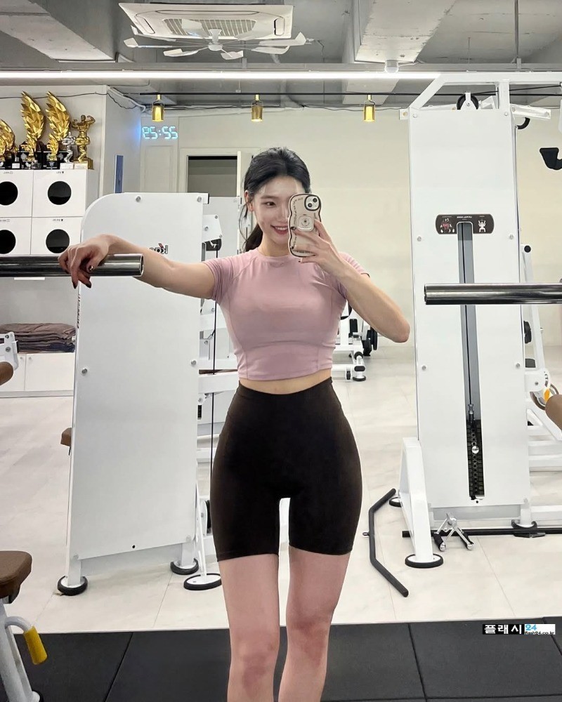 쫀쫀한 헬스장 인증녀-6