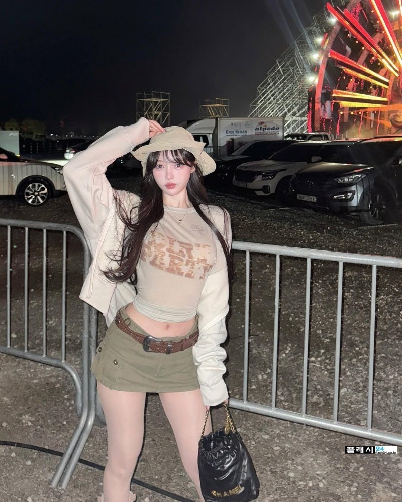 여자들이 그렇게 부러워 한다는 아윤 골반 라인-8
