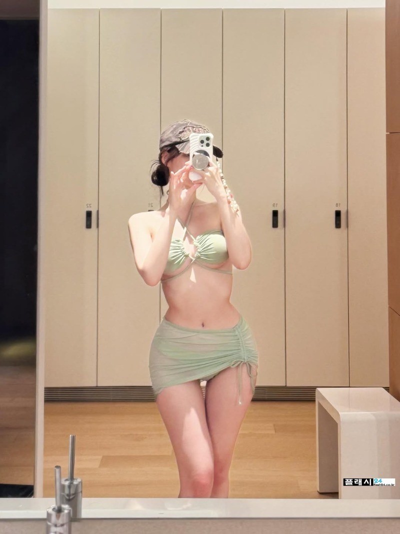 여자들이 그렇게 부러워 한다는 아윤 골반 라인-10