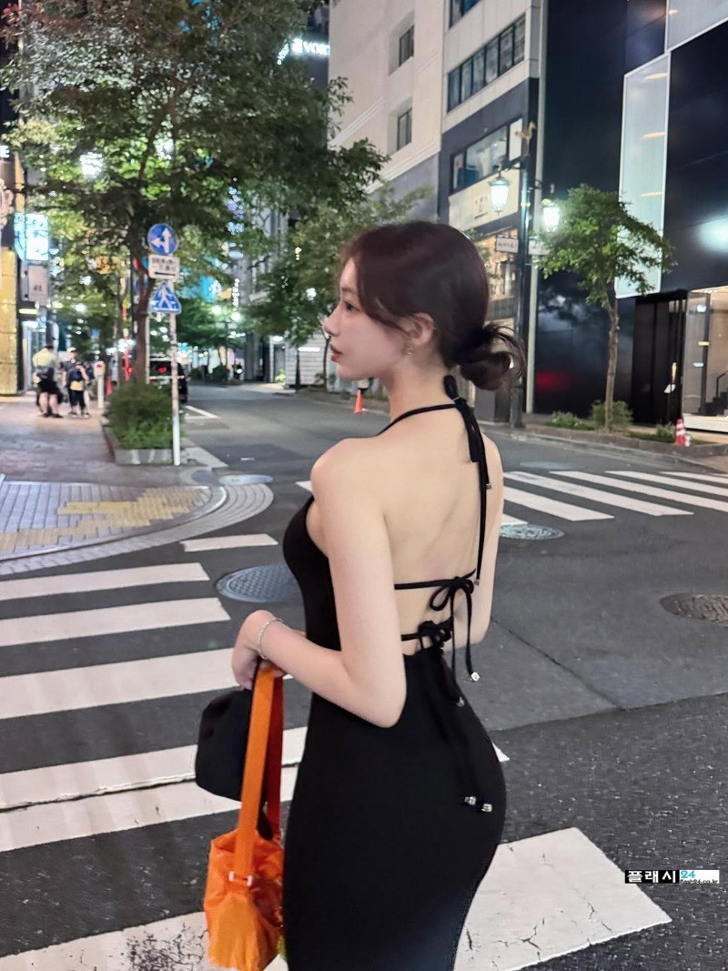 여자들이 그렇게 부러워 한다는 아윤 골반 라인-12