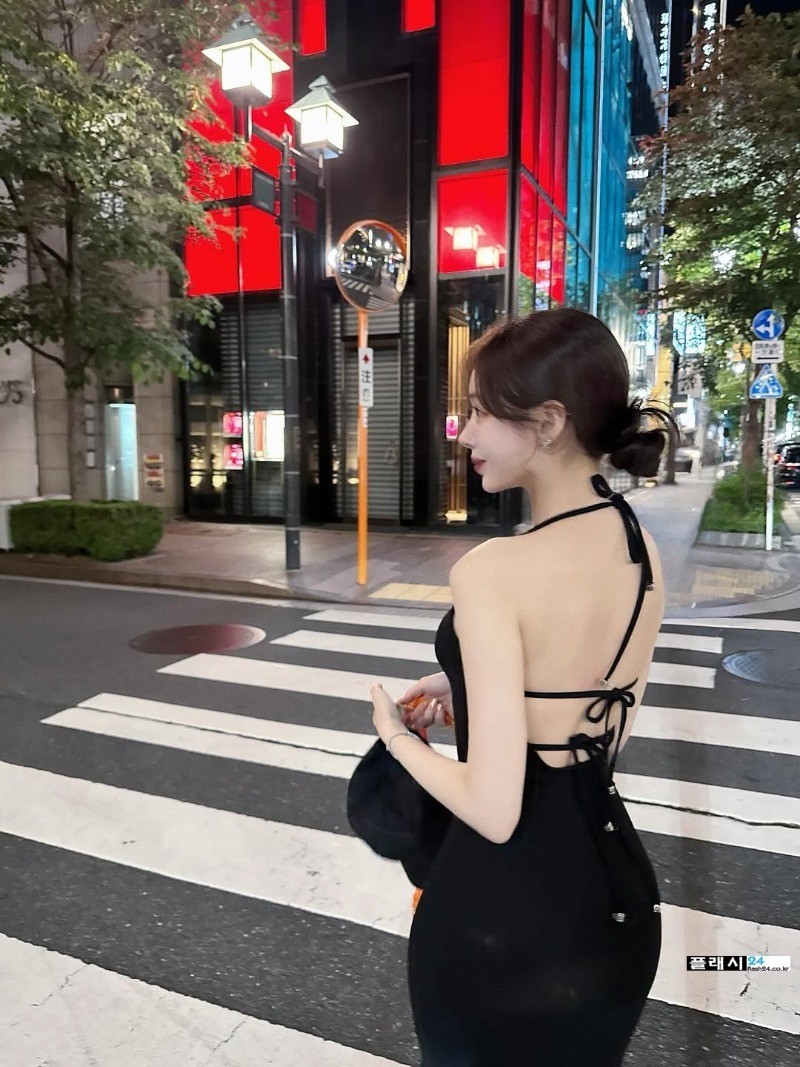 여자들이 그렇게 부러워 한다는 아윤 골반 라인-13
