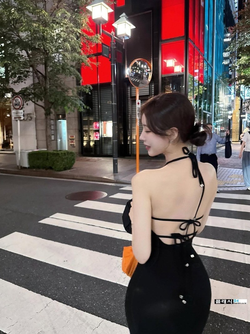 여자들이 그렇게 부러워 한다는 아윤 골반 라인-14