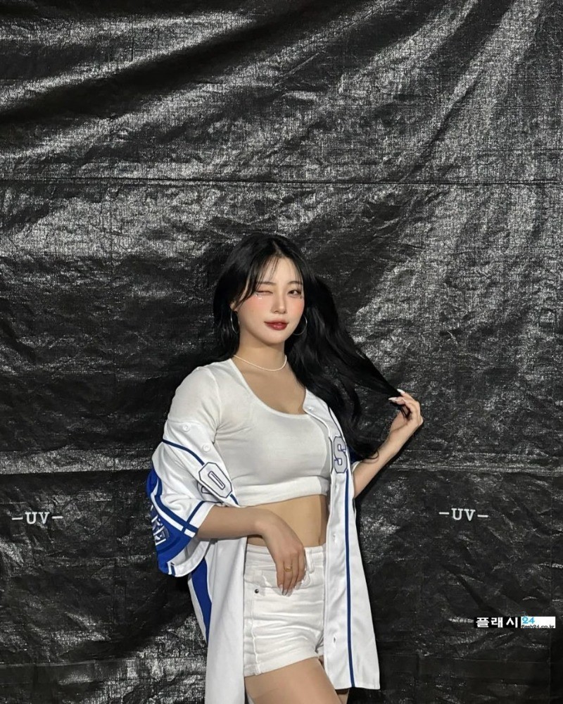 치어리더 유세빈 래시가드