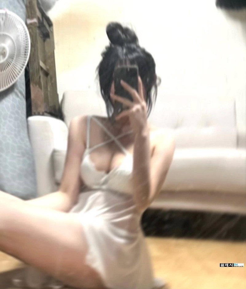 흔한 자취녀 거울 셀카