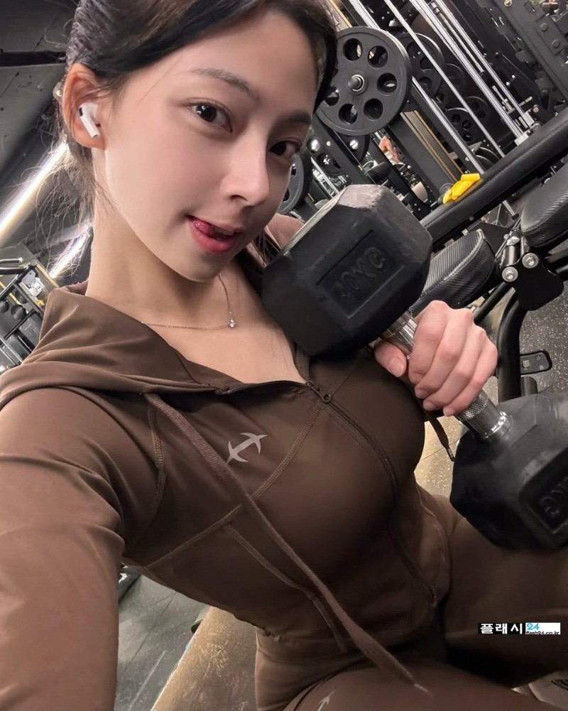헬스 카리나 이주영 다롱 몸매-7