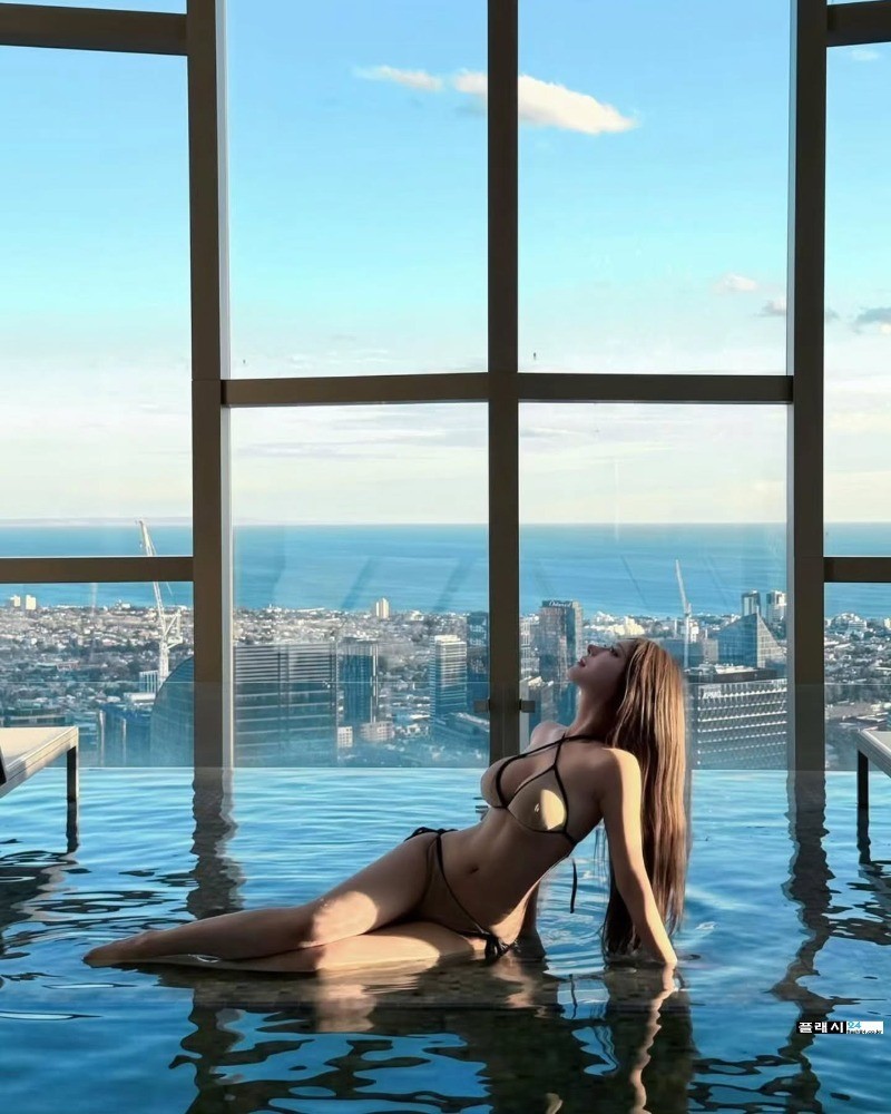 은밀한 여직원의 사생활