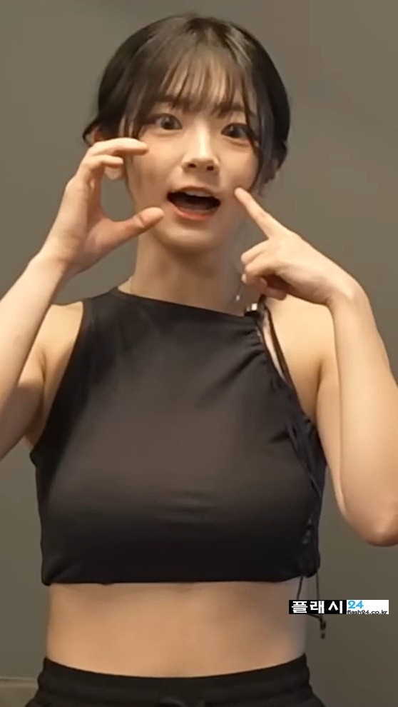 짐종국에서 운동하는 QWER 쵸단-12