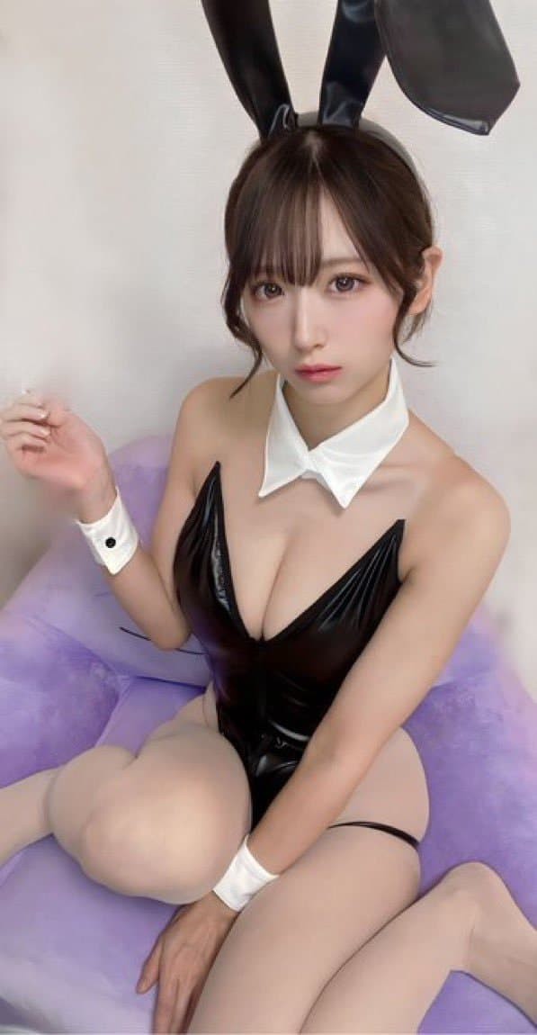얼굴 평범 거유녀가 존예녀 이기기 가능?-3