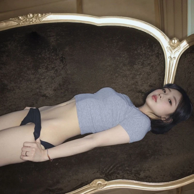 야한 사진 찍는 작가님 모델 누나들-5