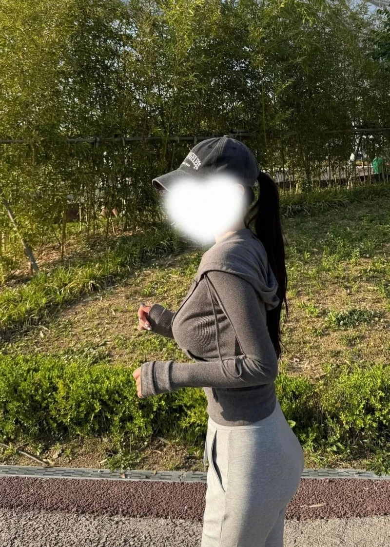 미시룩 입은 07년생 댄스팀 여대생-4